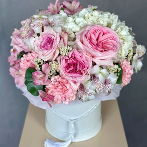 Hat Box "Whispering Petals"