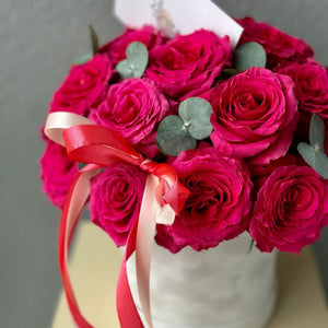 Hat box of Hot Pink Roses