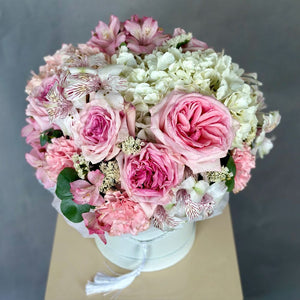 Hat Box "Whispering Petals"