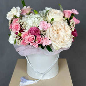 Hat Box "Elegance Blooms"