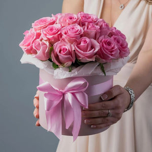 Hat Box of Classic Pink Roses
