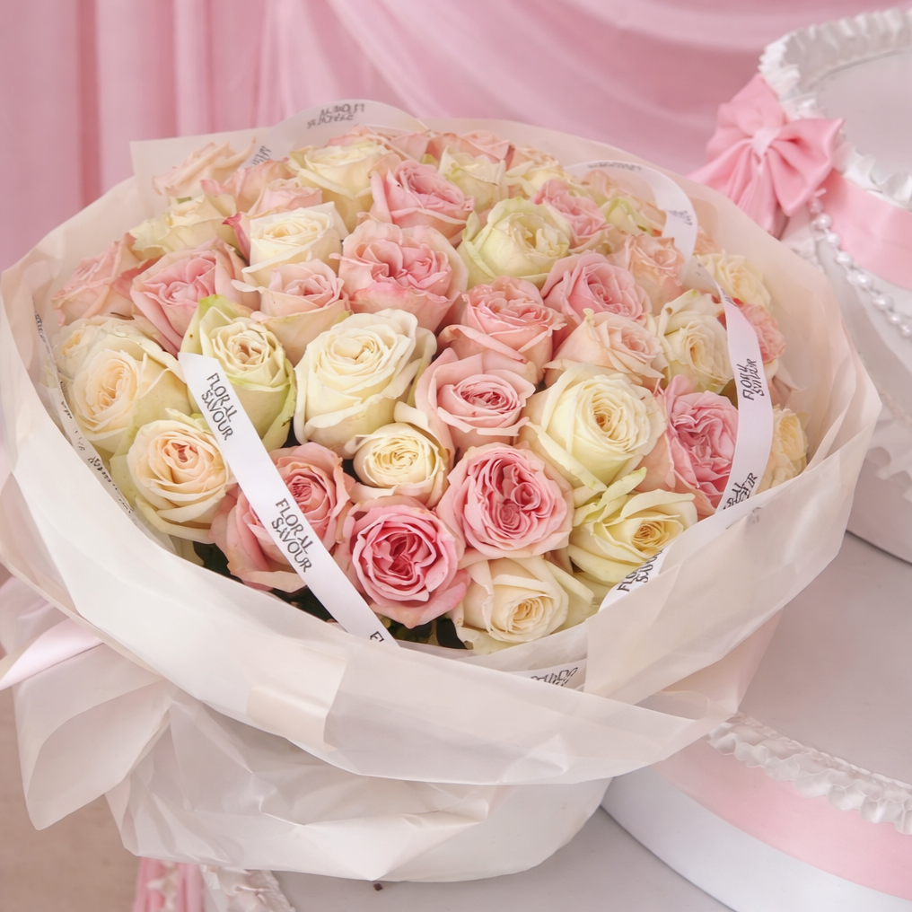 Romantic Garden Roses Bouquet in White & Pink colors 
