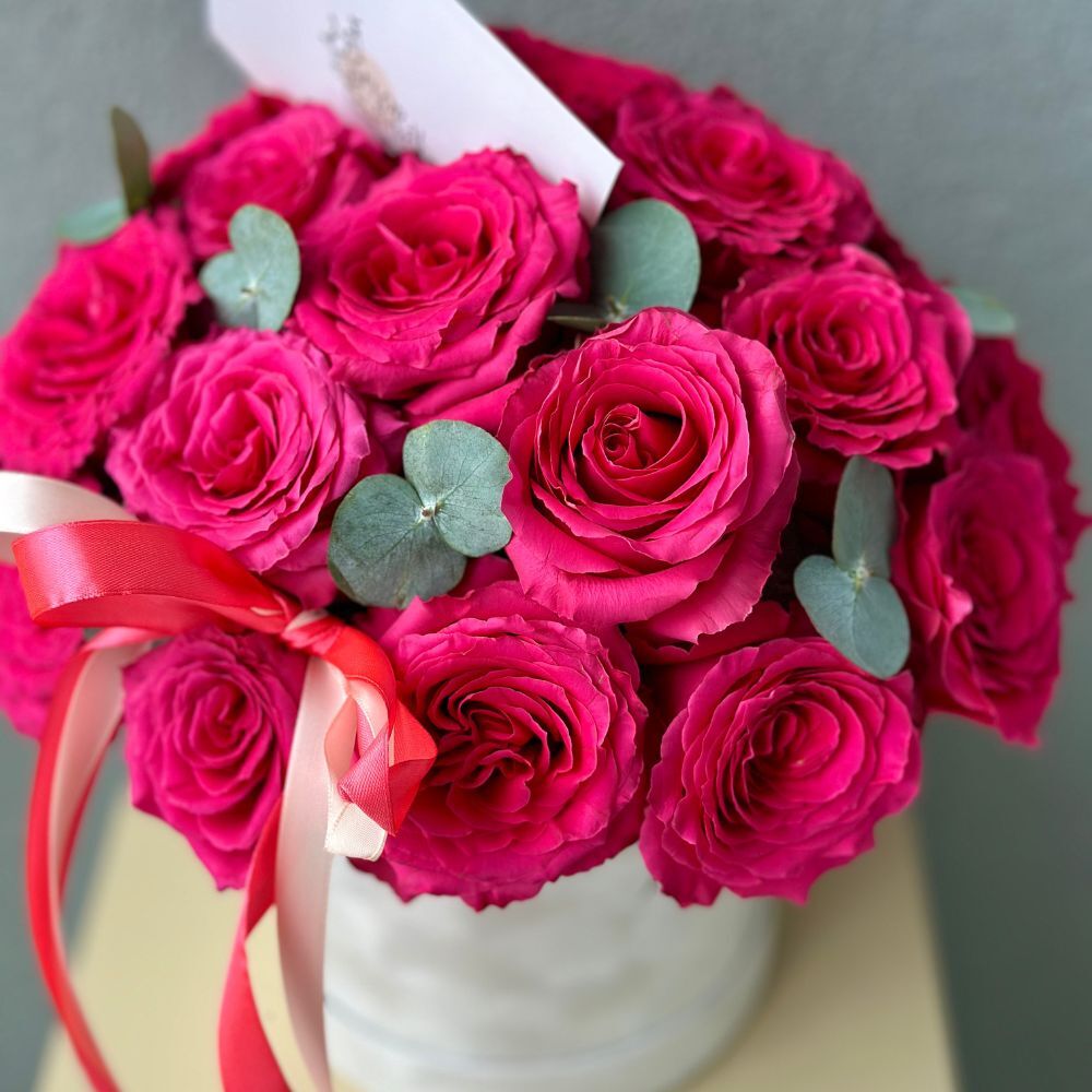 Hat box of Hot Pink Roses