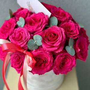 Hat box of Hot Pink Roses