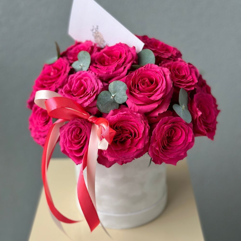 Hat box of Hot Pink Roses