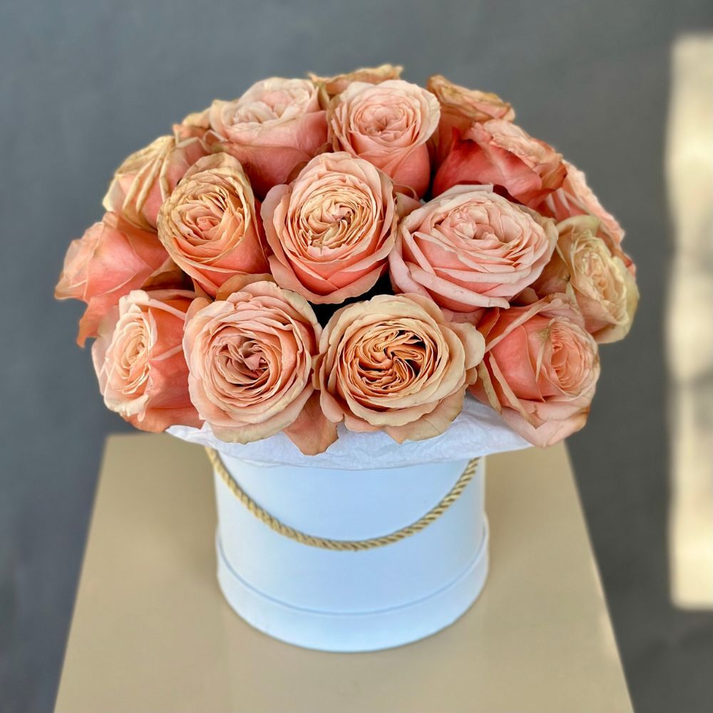 Hat Box of Peach Garden Roses