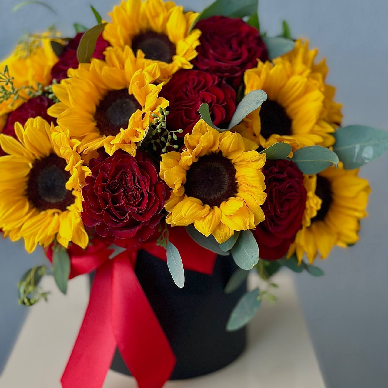 Hat box of Red Roses&Sunflowers