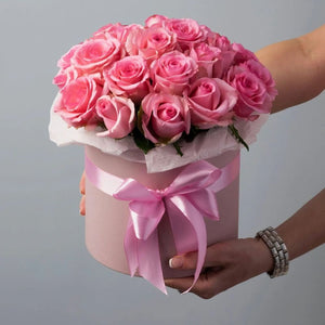 Hat Box of Classic Pink Roses