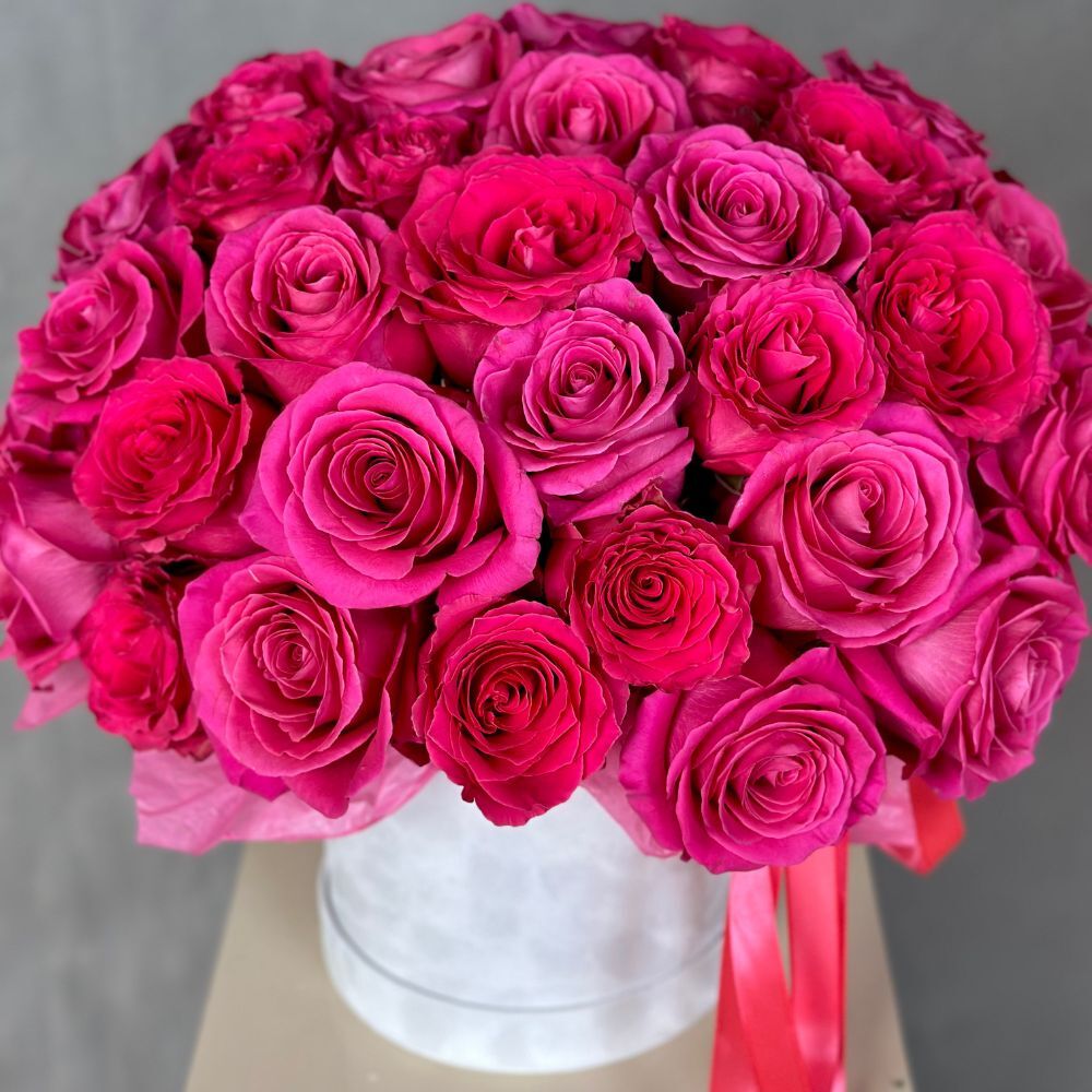 Hat box of Hot Pink Roses