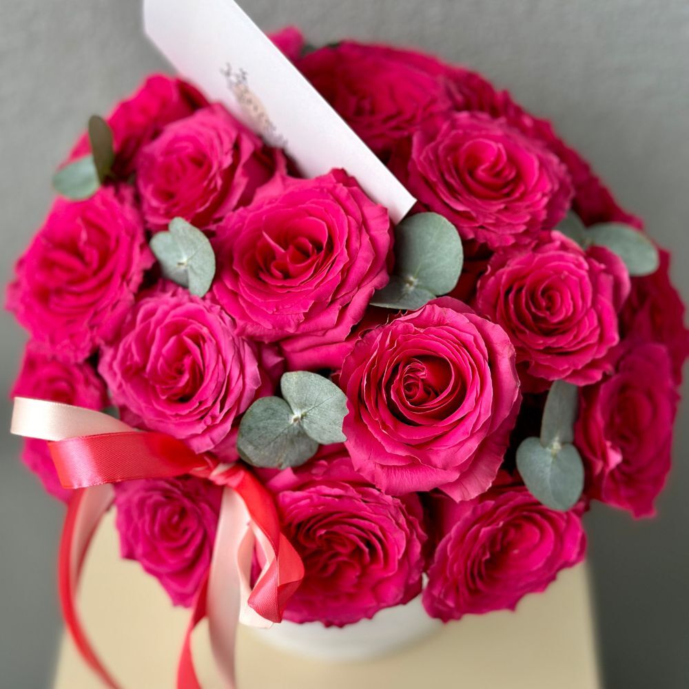 Hat box of Hot Pink Roses