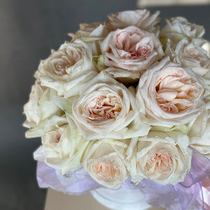 Hat box of Roses White Ohara