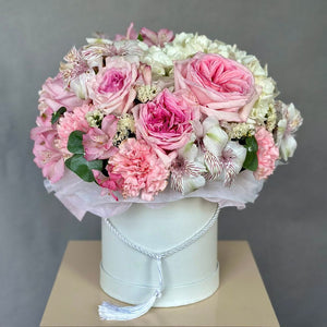 Hat Box "Whispering Petals"