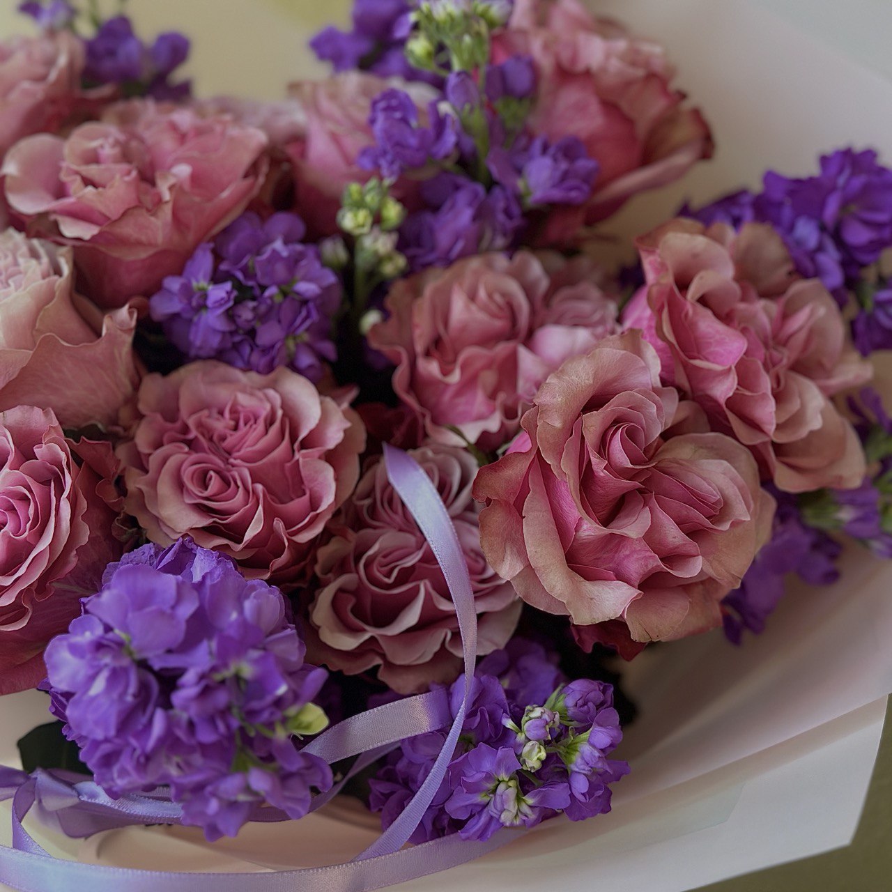 Duo Bouquet of Roses Country Blues&Stock