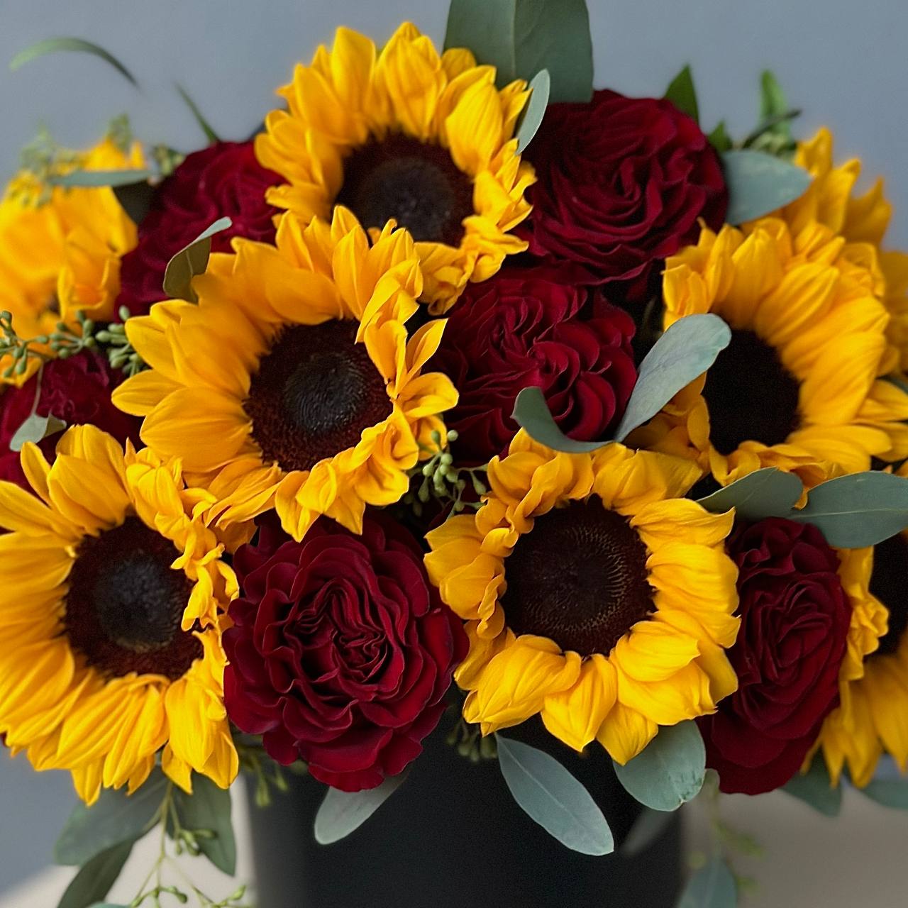 Hat box of Red Roses&Sunflowers