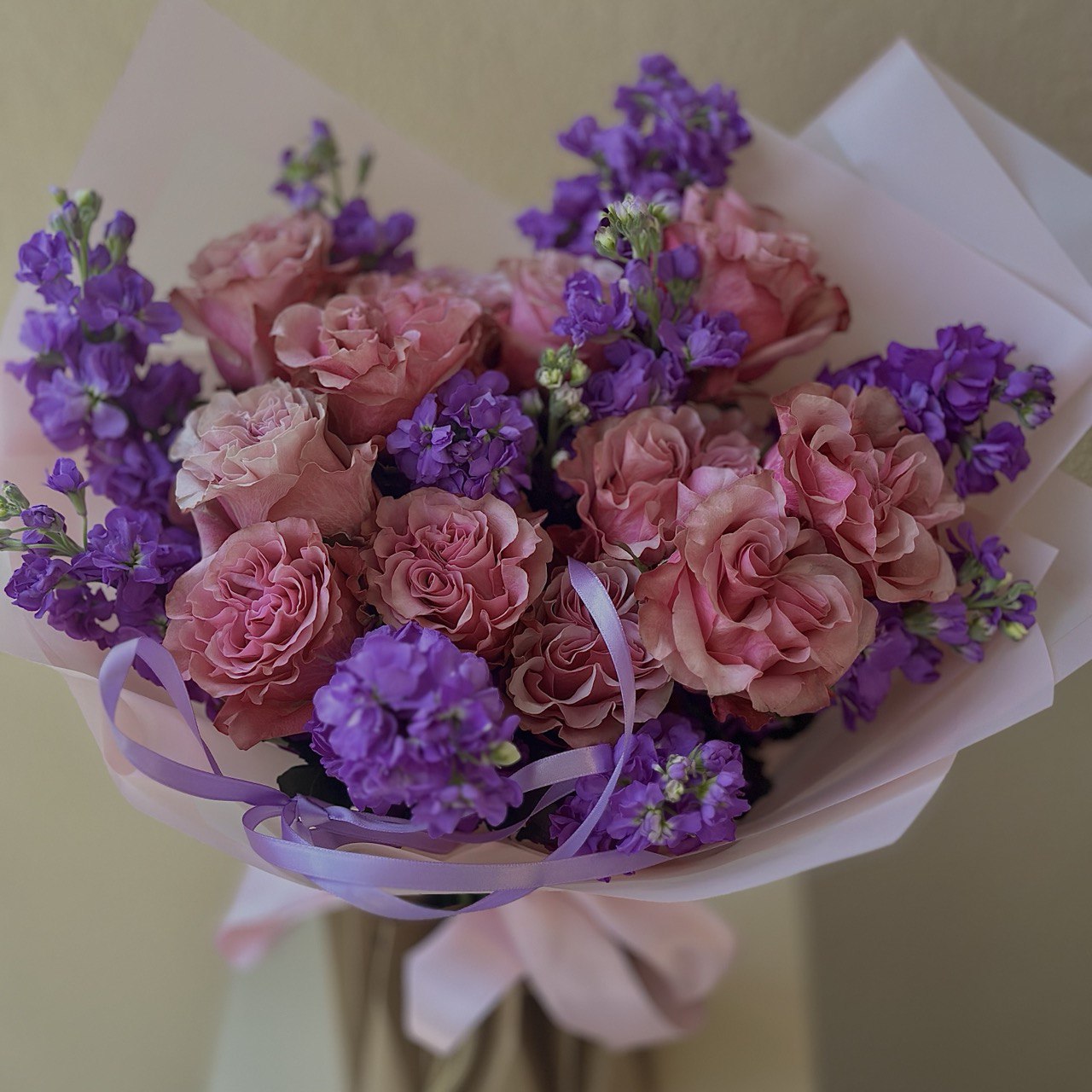 Duo Bouquet of Roses Country Blues&Stock