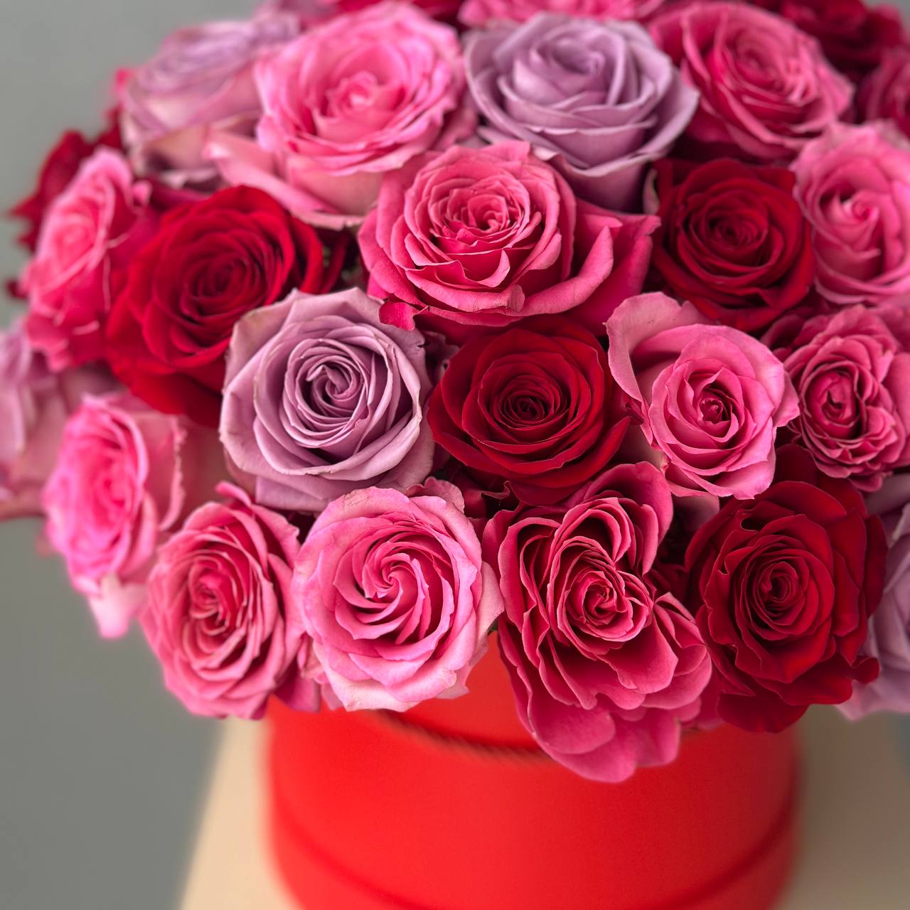 "Classic Roses Mix" Flower Box