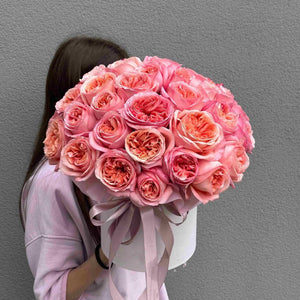 Hat box of Pink Garden Roses