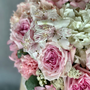 Hat Box "Whispering Petals"