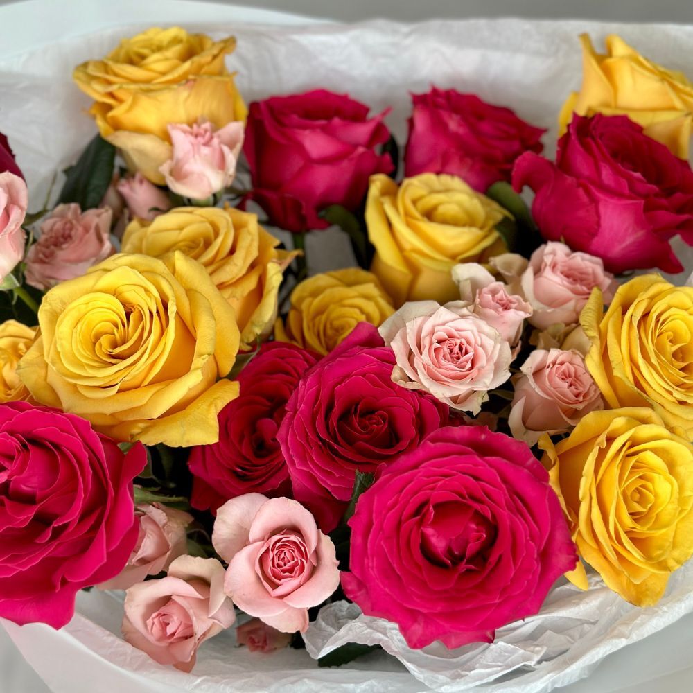 Duo Bouquet of Classic Roses&Spray Roses