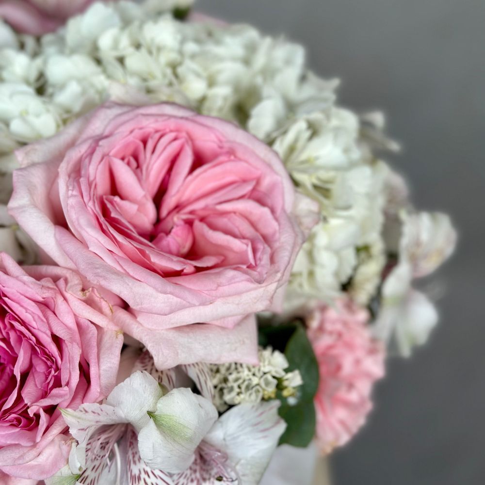 Hat Box "Whispering Petals"